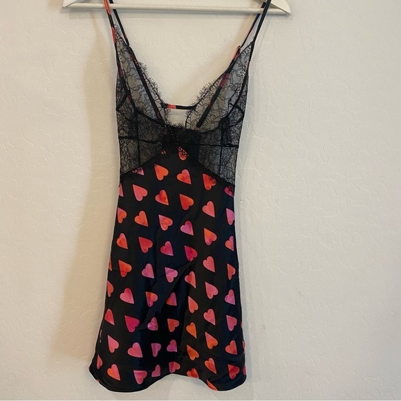 Victoria’s Secret Black and Pink Heart Lace Satin Night Dress Size Small - Picture 5 of 5